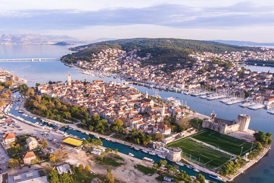 Apartment Lizzi. Trogir Buitenkant foto